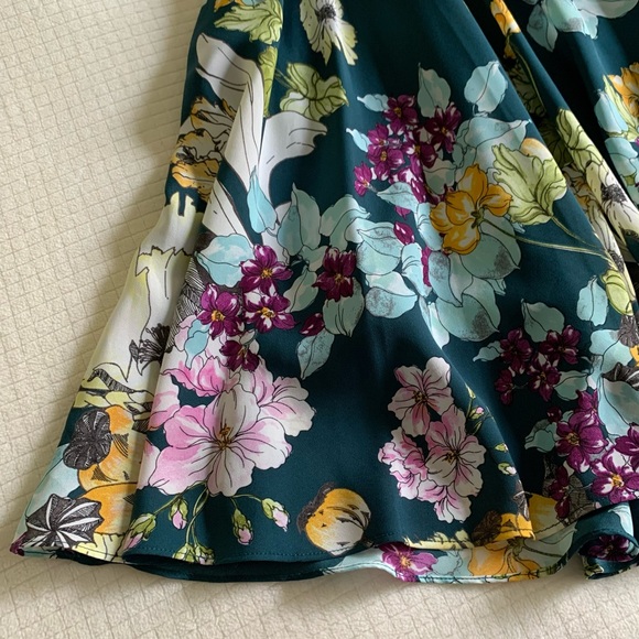 NWOT Guess floral fit&flare dress - Picture 3 of 16